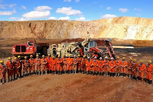 aoma-negocio-un-acuerdo-acumulativo-en-dos-pagos-para-los-trabajadores-de-la-rama-extractiva-qGnC