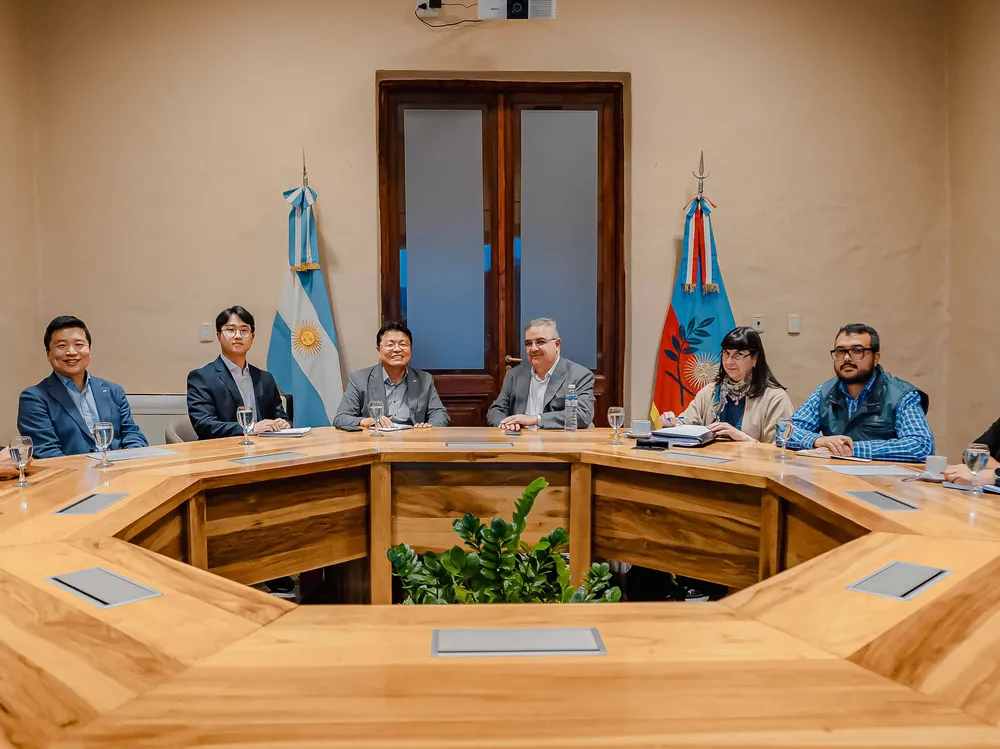 el_gobernador_recibio_a_autoridades_de_posco_argentina