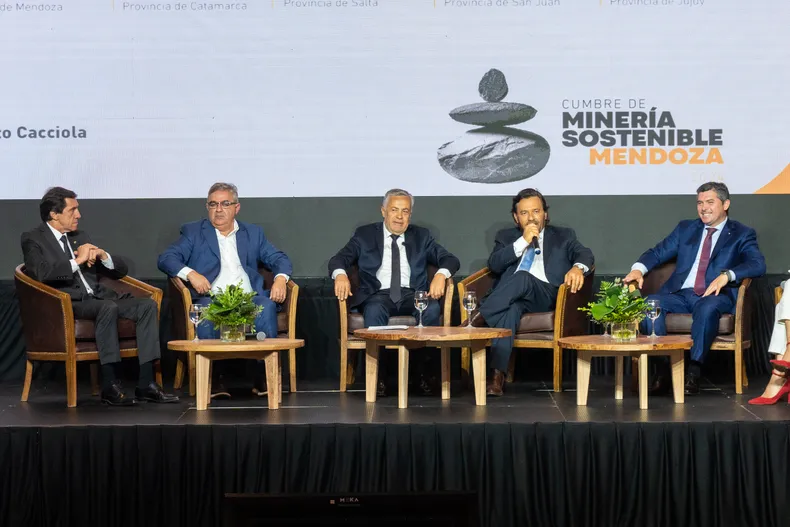 cumbre-mineria-sostenible-mendoza-alfredo-cornejo-gobernadoresjpg