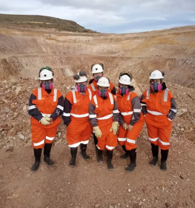 Jovenes-santacrucenos-transitando-un-plan-de-estudio-de-capacitacion-en-mineria.