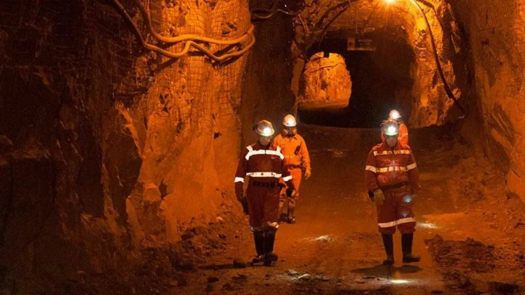 Mineros-Santa-Cruz-Empleo-1024x576