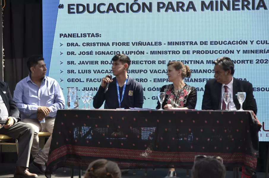 109868-salta-impulsa-las-practicas-en-empresas-mineras-para-la-insercion-laboral-de-los-estudiantes