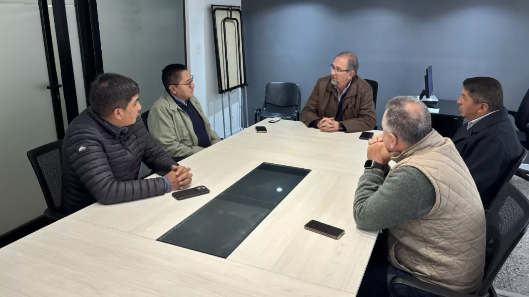 19918-camacho-coordina-una-agenda-de-gestion-transversal-con-los-intendentes-de-la-region-los-altos