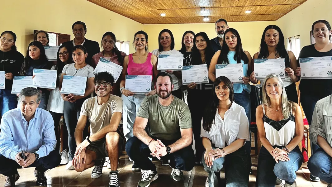 106814-mujeres-de-cuatro-municipios-saltenios-se-certificaron-en-convoy-de-chofer-minero