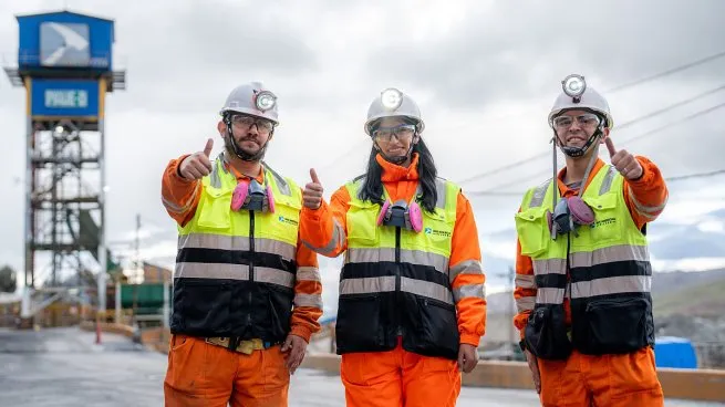 mineria-becas-estudiantes-jovenes-mujeres